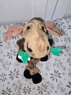 Vintage 2000 Big Sky Carvers Bearfoots Mooses Plush Stuffed Moose w/ Flower 11"